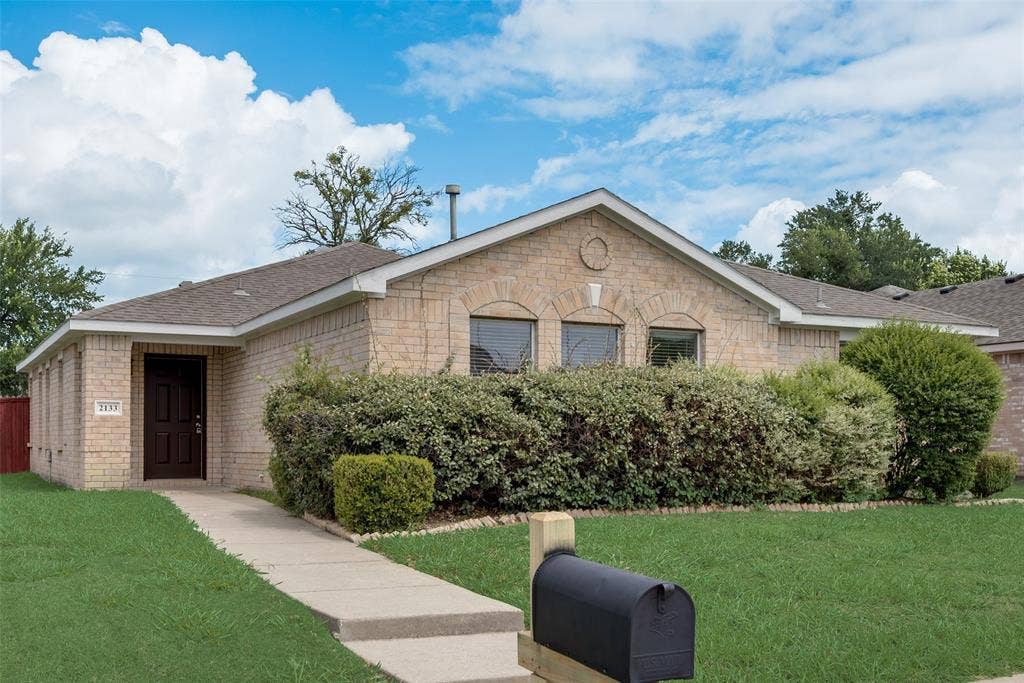 2133 Lone Pecan Drive, Mesquite, TX 75181 2133 Lone Pecan Drive, Mesquite, TX 75181
