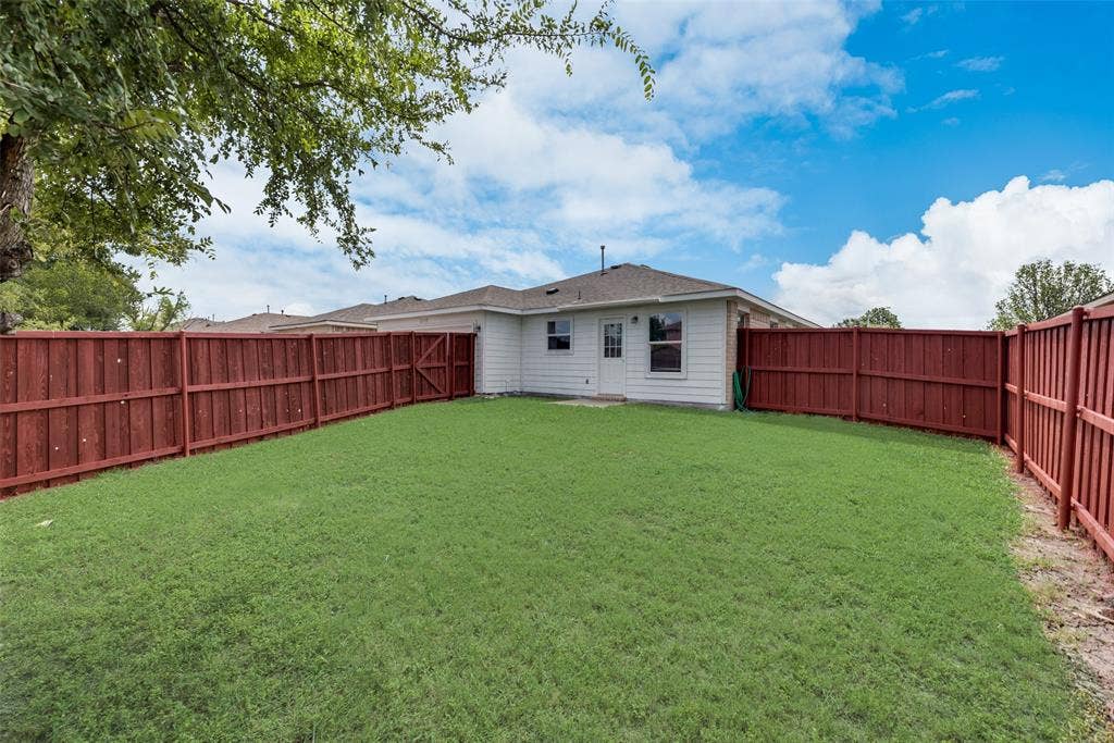 2133 Lone Pecan Drive, Mesquite, TX 75181 2133 Lone Pecan Drive, Mesquite, TX 75181