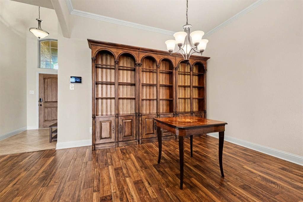 1005 Seminole Lane, Greenville, TX 75402 A dedicated dining room for memorable gatherings.