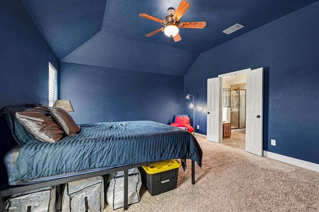 1005 Seminole Lane, Greenville, TX 75402 A spacious primary retreat beneath vaulted ceilings.