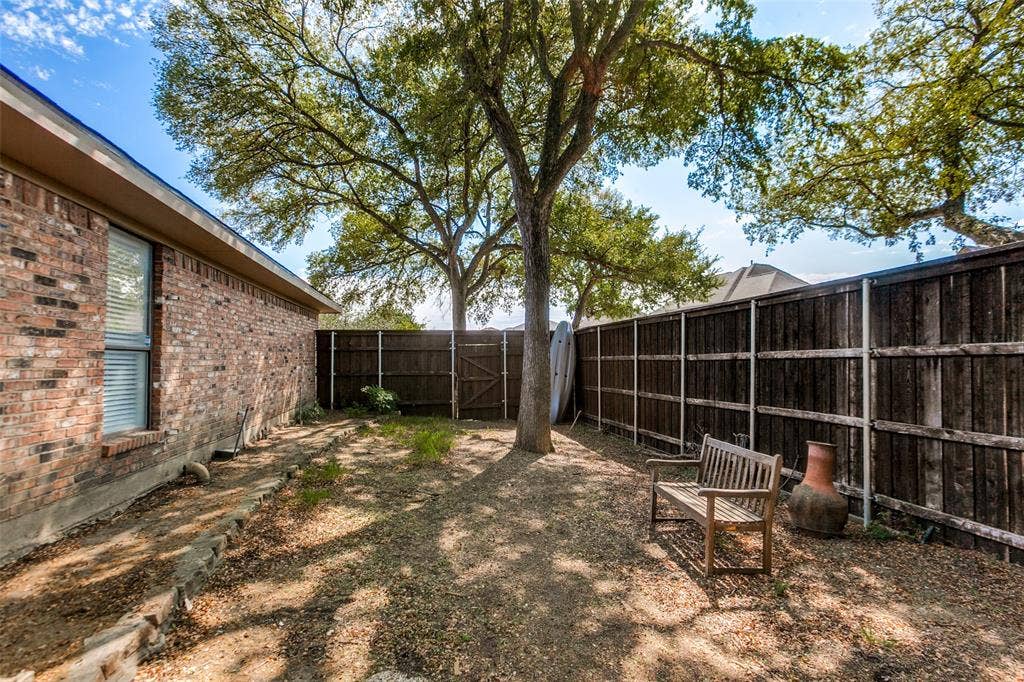 1724 Callaway Drive, Plano, TX 75075 Side Yard off the Kitchen