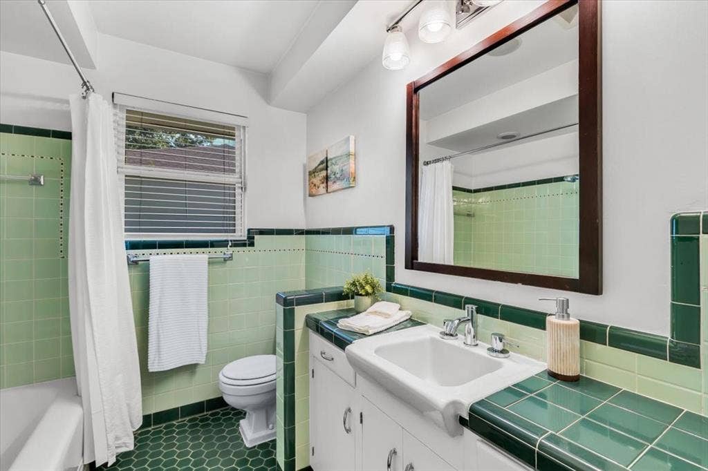 6452 Highgate Lane, Dallas, TX 75214 6452 Highgate Lane, Dallas, TX 75214