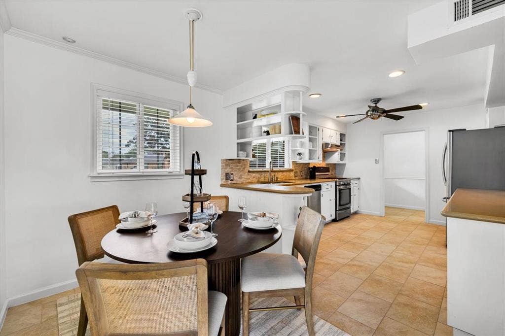 6452 Highgate Lane, Dallas, TX 75214 6452 Highgate Lane, Dallas, TX 75214