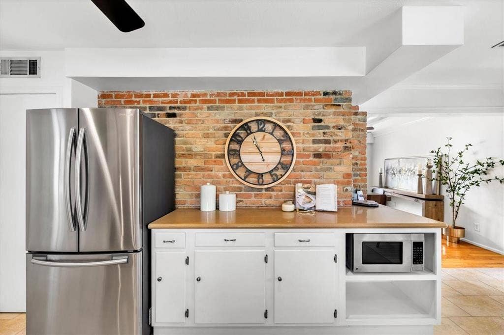 6452 Highgate Lane, Dallas, TX 75214 6452 Highgate Lane, Dallas, TX 75214