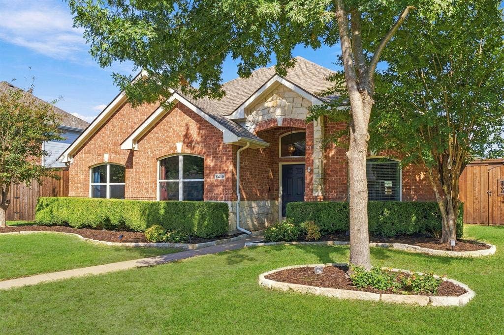 COZY CURB APPEAL THAT LEADS TO A FABULOUSLY AND FULLY UPDATED HOME!