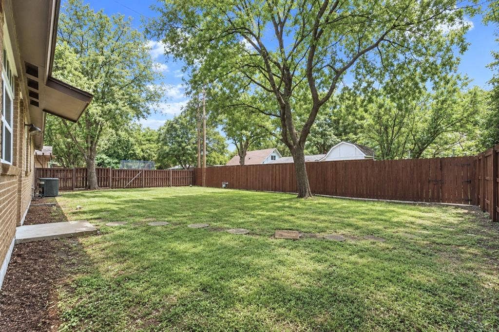806 Greenhaven Drive, Richardson, TX 75080 Large private backyard with grass, shade tree, sprinkler system, full fence