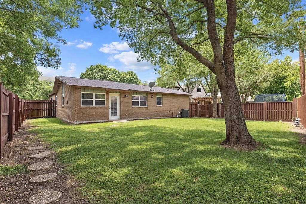 806 Greenhaven Drive, Richardson, TX 75080 Large private backyard with grass, shade tree, sprinkler system, full fence