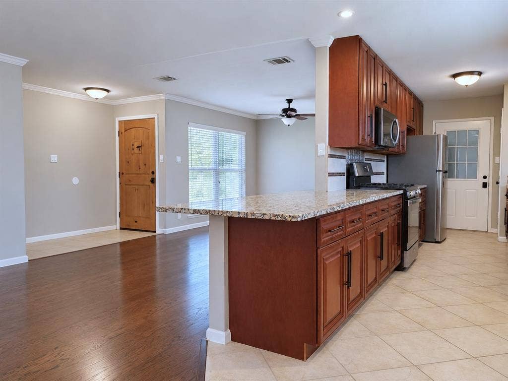 806 Greenhaven Drive, Richardson, TX 75080 Granite countertops, gas range, refrigerator included