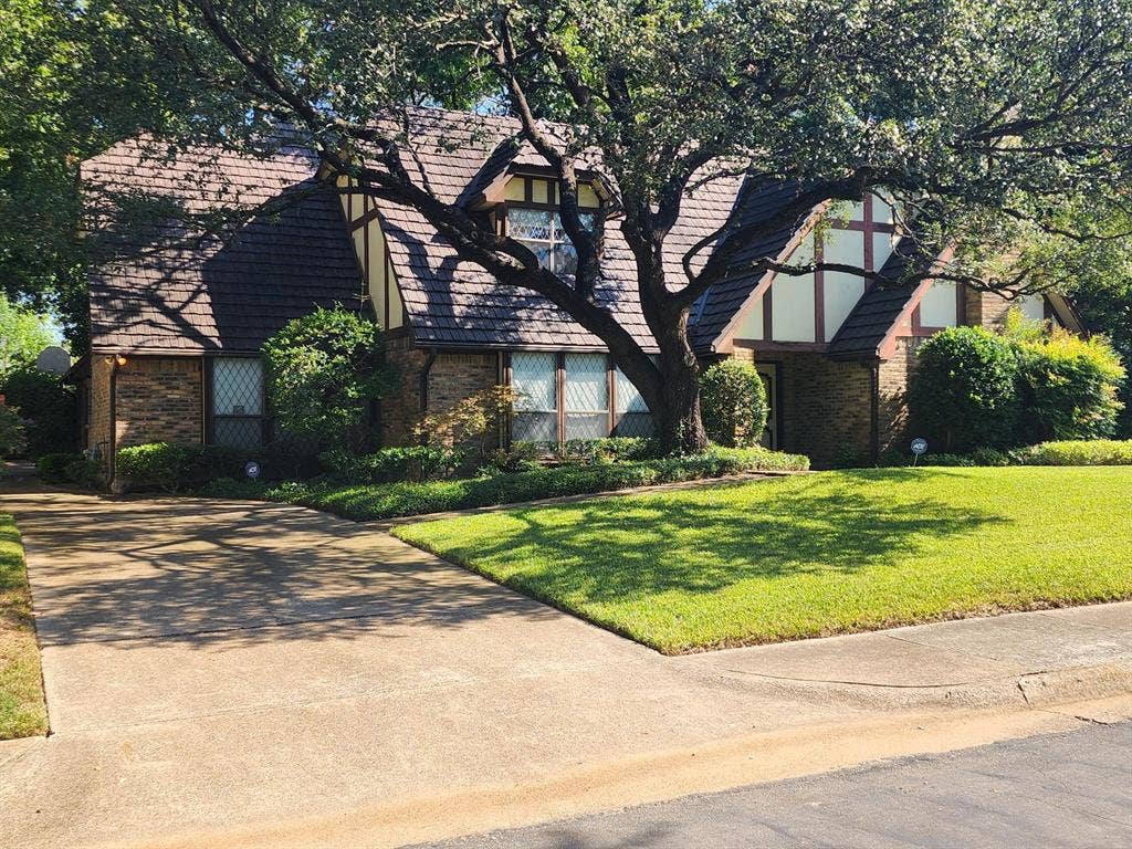 6510 Covecreek Place, Dallas, TX 75240 Driveway to side-entry 2-car garage and backyard.