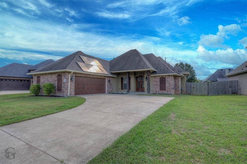 206 Tymark Drive, Bossier City, LA 71112 Front view with side entry garage