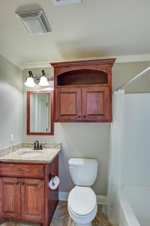 206 Tymark Drive, Bossier City, LA 71112 Upstairs bathroom