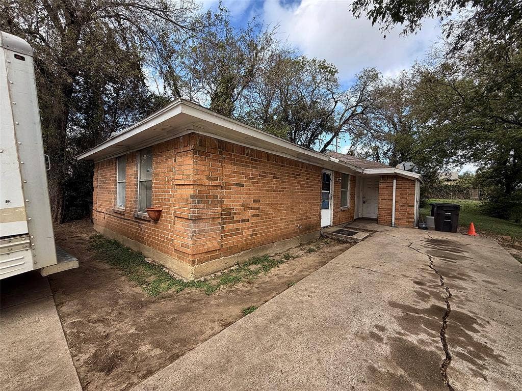 5332 Helmick Avenue, Fort Worth, TX 76107 5332 Helmick Avenue, Fort Worth, TX 76107