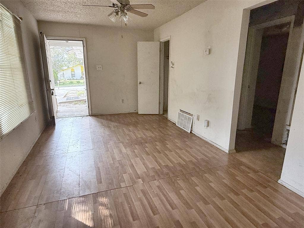 5332 Helmick Avenue, Fort Worth, TX 76107 5332 Helmick Avenue, Fort Worth, TX 76107