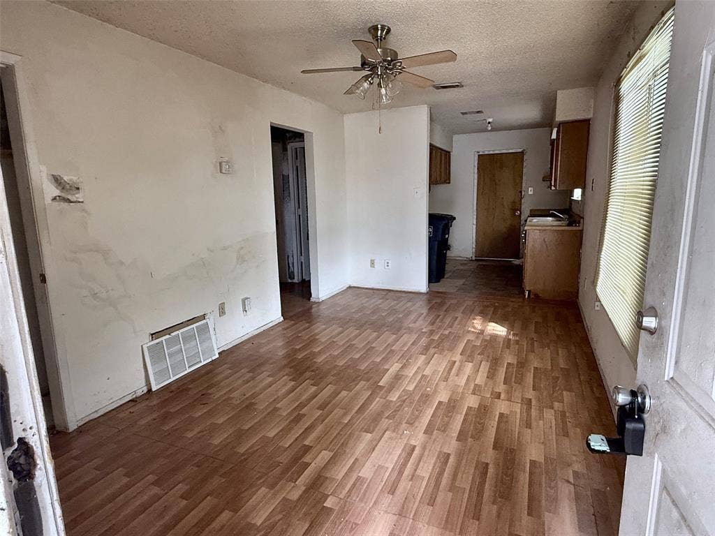 5332 Helmick Avenue, Fort Worth, TX 76107 5332 Helmick Avenue, Fort Worth, TX 76107