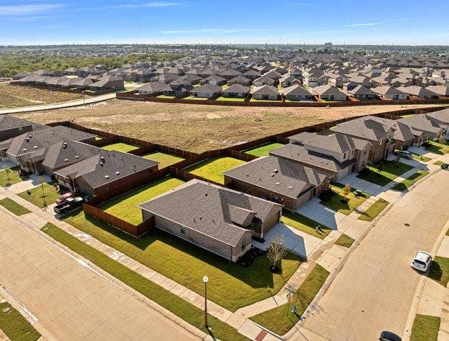 1450 Saddlehorn Drive, Denton, TX 76207 1450 Saddlehorn Drive, Denton, TX 76207