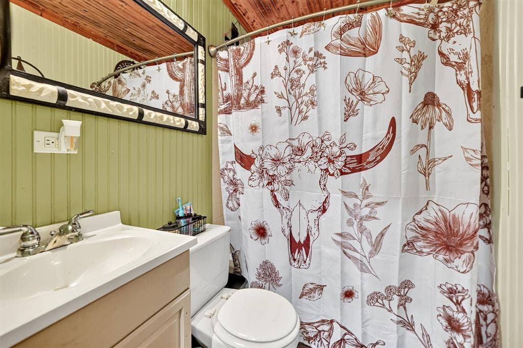 318 Charles Drive, Irving, TX 75060 318 Charles Drive, Irving, TX 75060