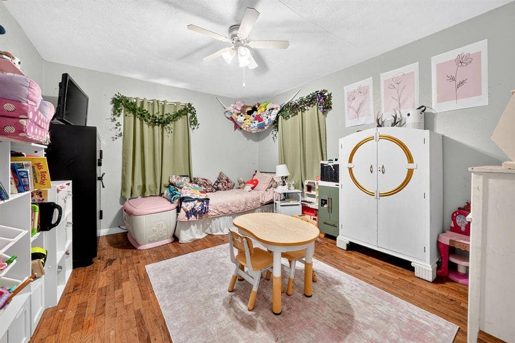318 Charles Drive, Irving, TX 75060 318 Charles Drive, Irving, TX 75060