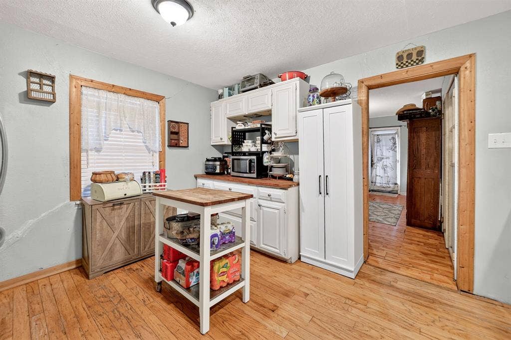 318 Charles Drive, Irving, TX 75060 318 Charles Drive, Irving, TX 75060
