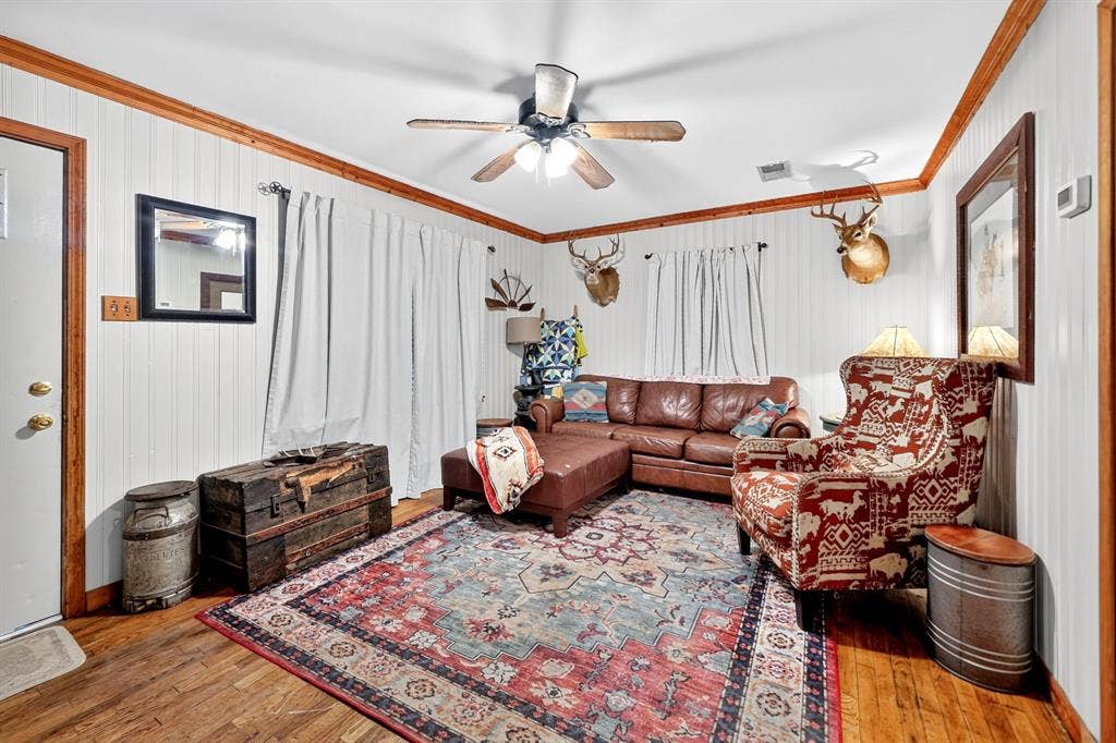 318 Charles Drive, Irving, TX 75060 318 Charles Drive, Irving, TX 75060