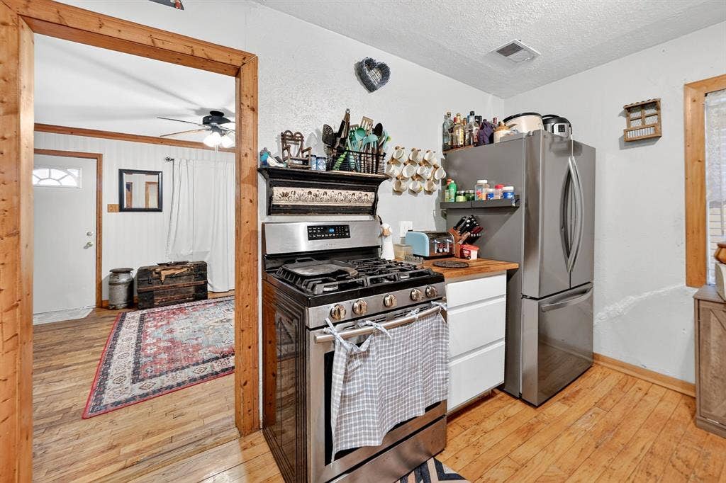 318 Charles Drive, Irving, TX 75060 318 Charles Drive, Irving, TX 75060