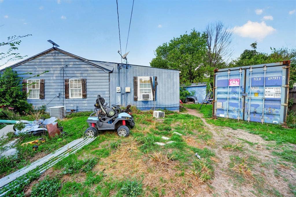 318 Charles Drive, Irving, TX 75060 318 Charles Drive, Irving, TX 75060