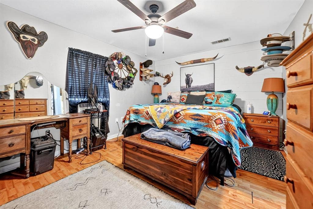 318 Charles Drive, Irving, TX 75060 318 Charles Drive, Irving, TX 75060