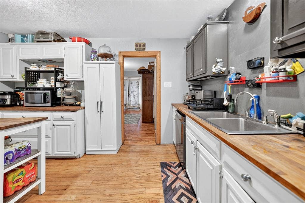 318 Charles Drive, Irving, TX 75060 318 Charles Drive, Irving, TX 75060