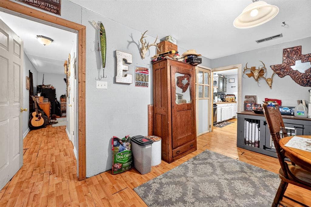 318 Charles Drive, Irving, TX 75060 318 Charles Drive, Irving, TX 75060