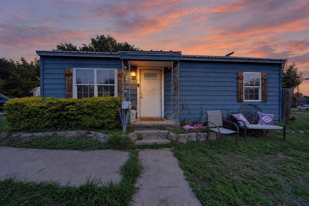 318 Charles Drive, Irving, TX 75060 318 Charles Drive, Irving, TX 75060