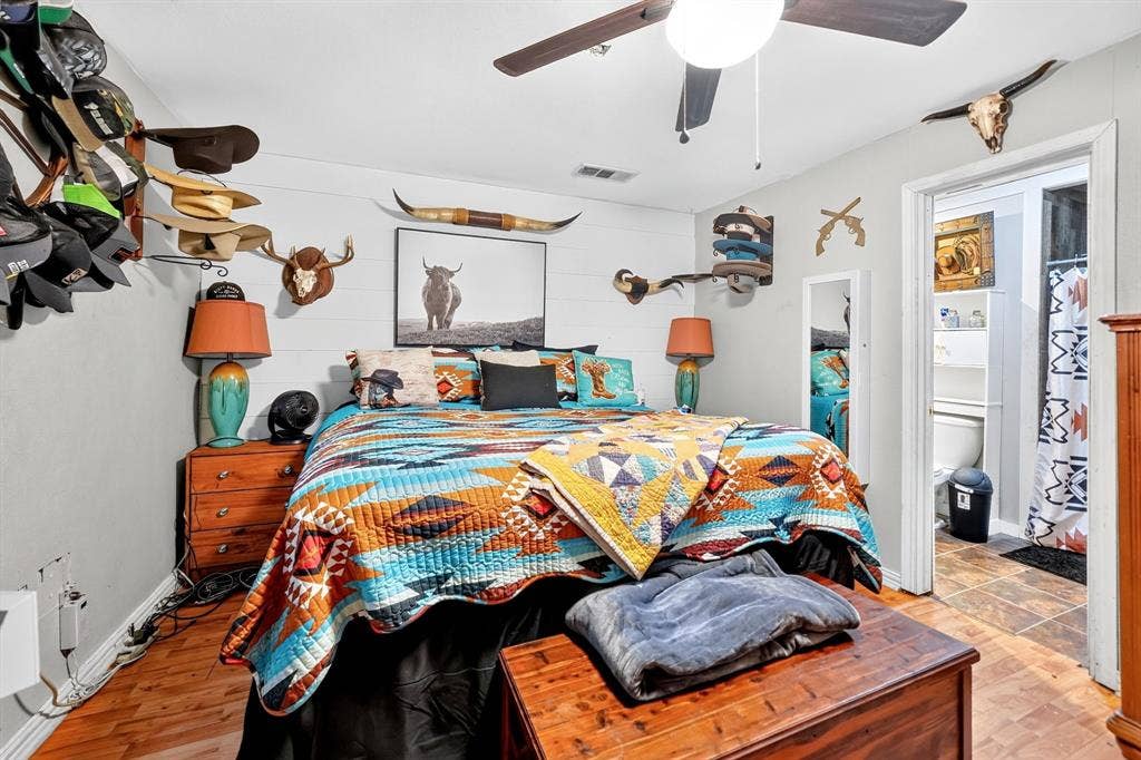 318 Charles Drive, Irving, TX 75060 318 Charles Drive, Irving, TX 75060