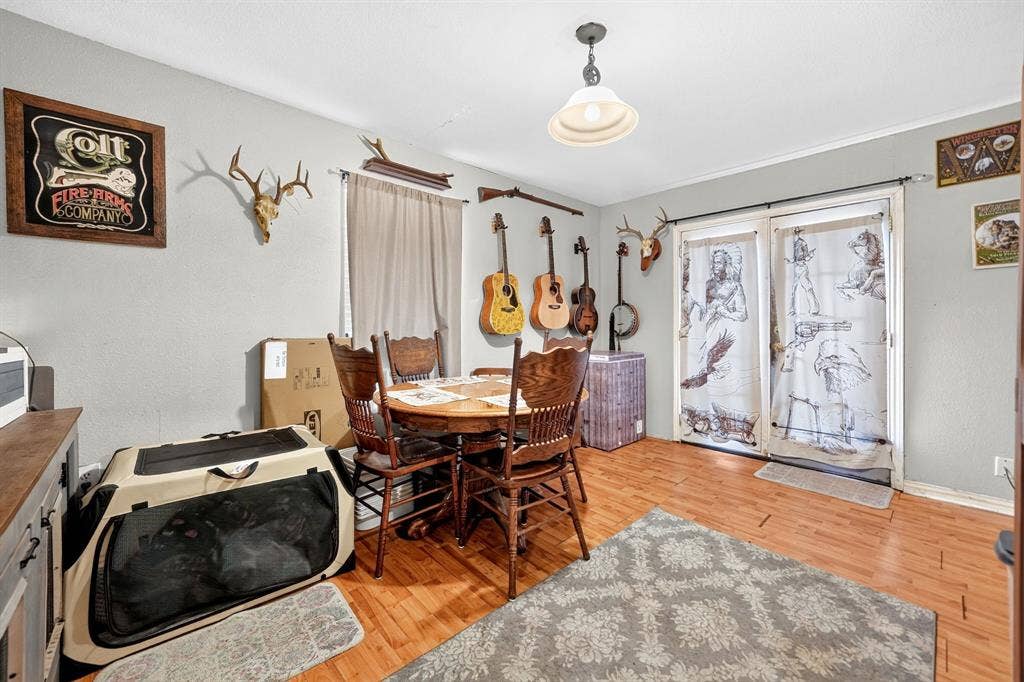 318 Charles Drive, Irving, TX 75060 318 Charles Drive, Irving, TX 75060