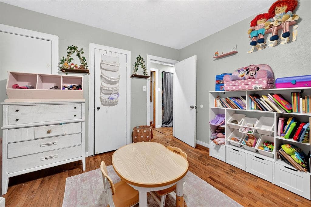 318 Charles Drive, Irving, TX 75060 318 Charles Drive, Irving, TX 75060
