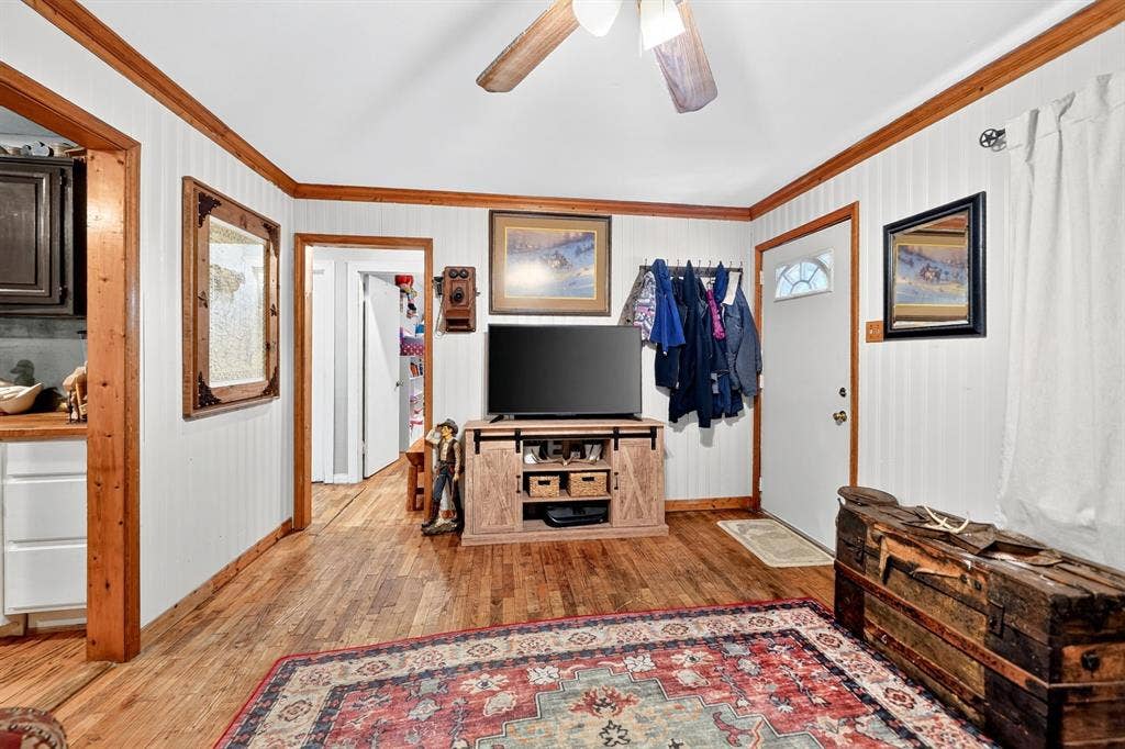 318 Charles Drive, Irving, TX 75060 318 Charles Drive, Irving, TX 75060