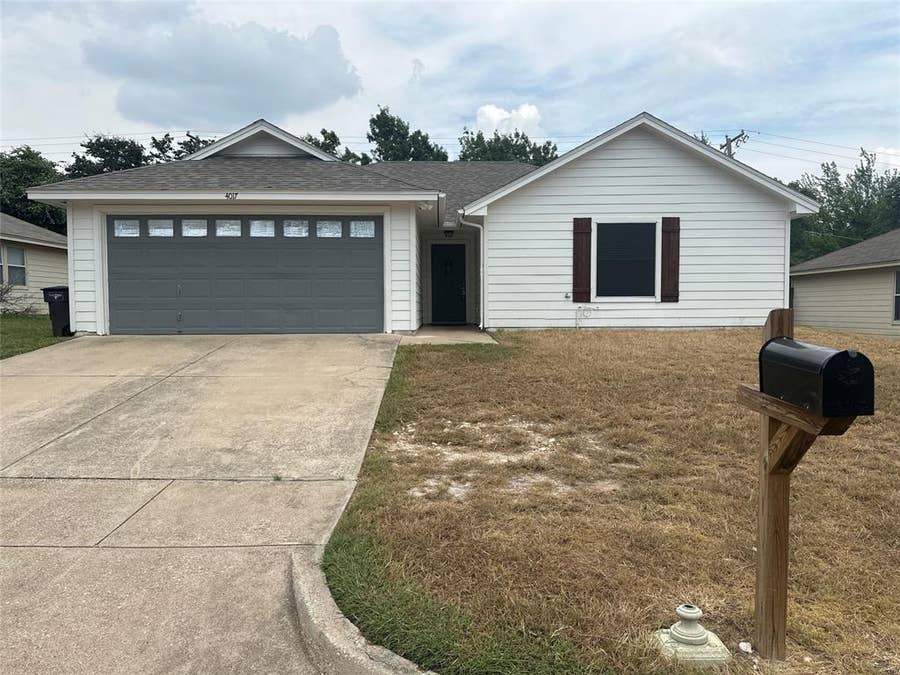Property photo for 4017 Devonaire Drive, Fort Worth, TX