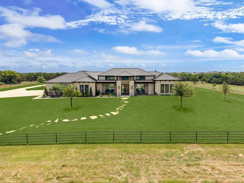 2145 CR 1227, Cleburne, TX 76033 2145 CR 1227, Cleburne, TX 76033