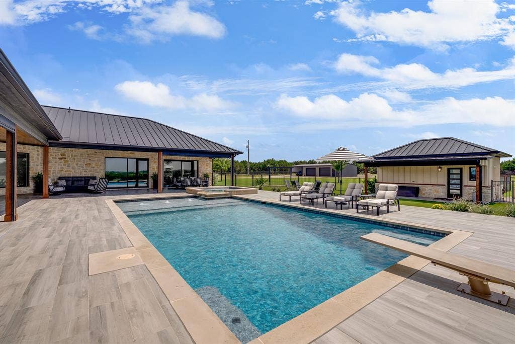 2145 CR 1227, Cleburne, TX 76033 2145 CR 1227, Cleburne, TX 76033