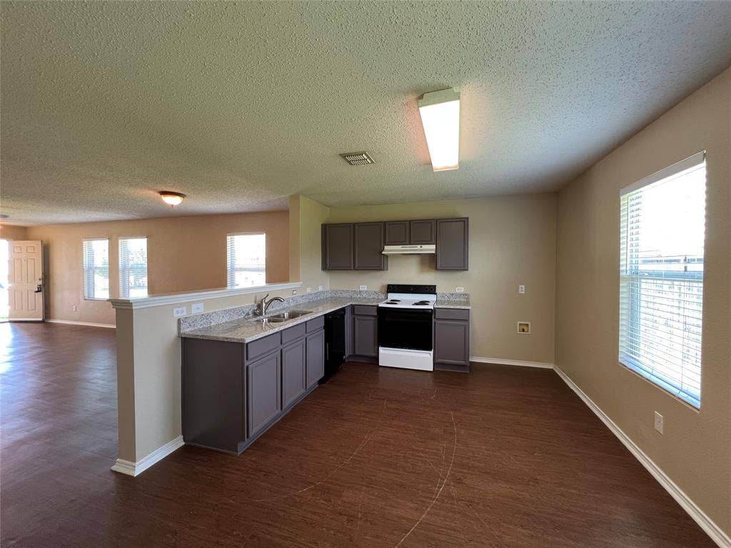 4888 Parkview Hills Lane, Fort Worth, TX 76179
