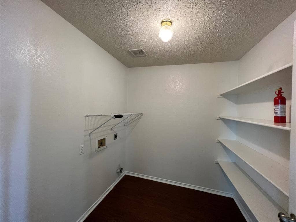 4888 Parkview Hills Lane, Fort Worth, TX 76179