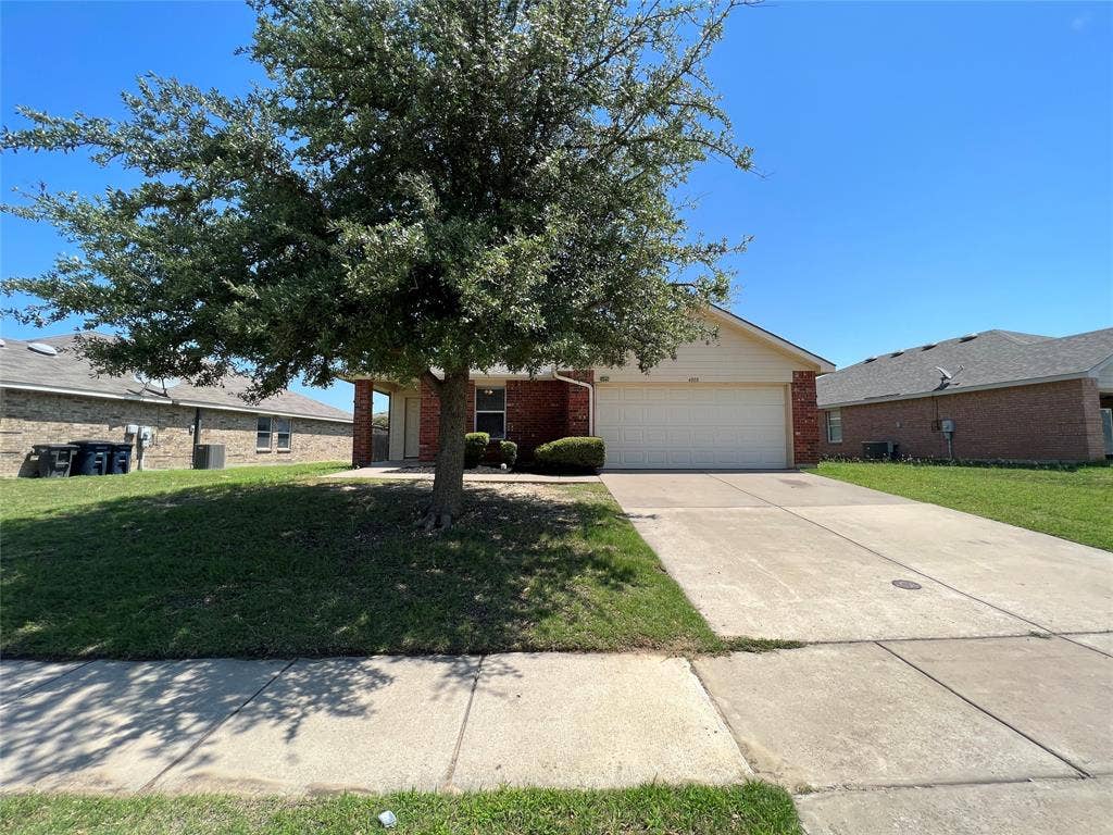 4888 Parkview Hills Lane, Fort Worth, TX 76179