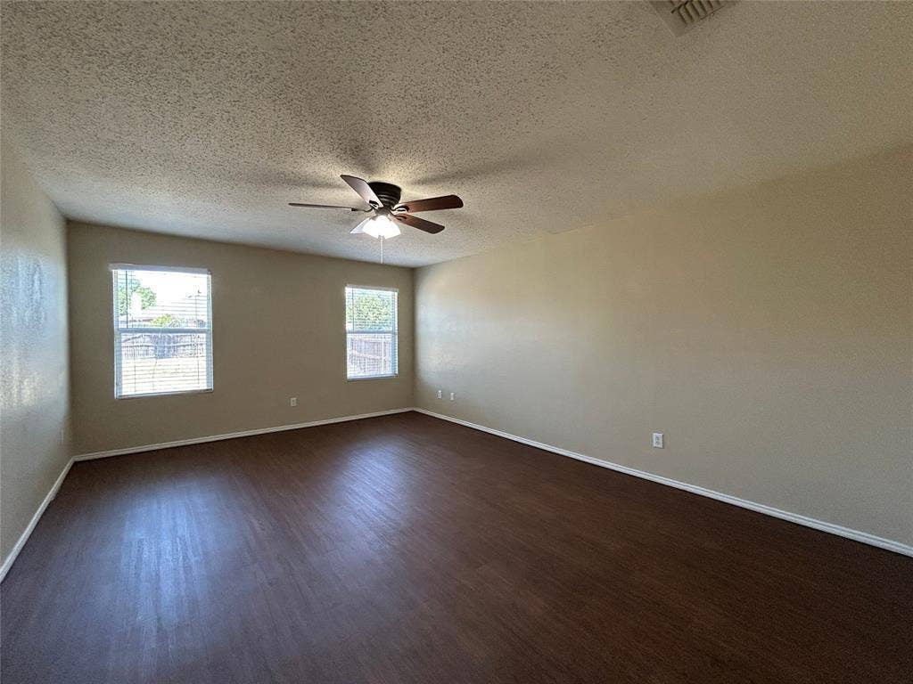 4888 Parkview Hills Lane, Fort Worth, TX 76179