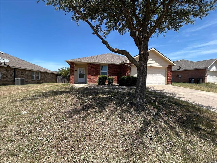 Property photo for 4888 Parkview Hills Lane, Fort Worth, TX