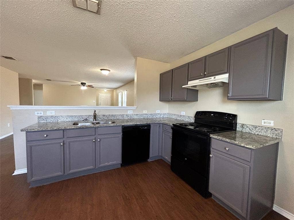 4888 Parkview Hills Lane, Fort Worth, TX 76179