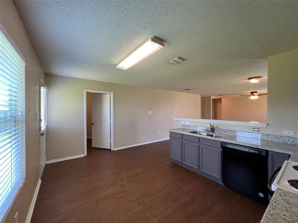 4888 Parkview Hills Lane, Fort Worth, TX 76179
