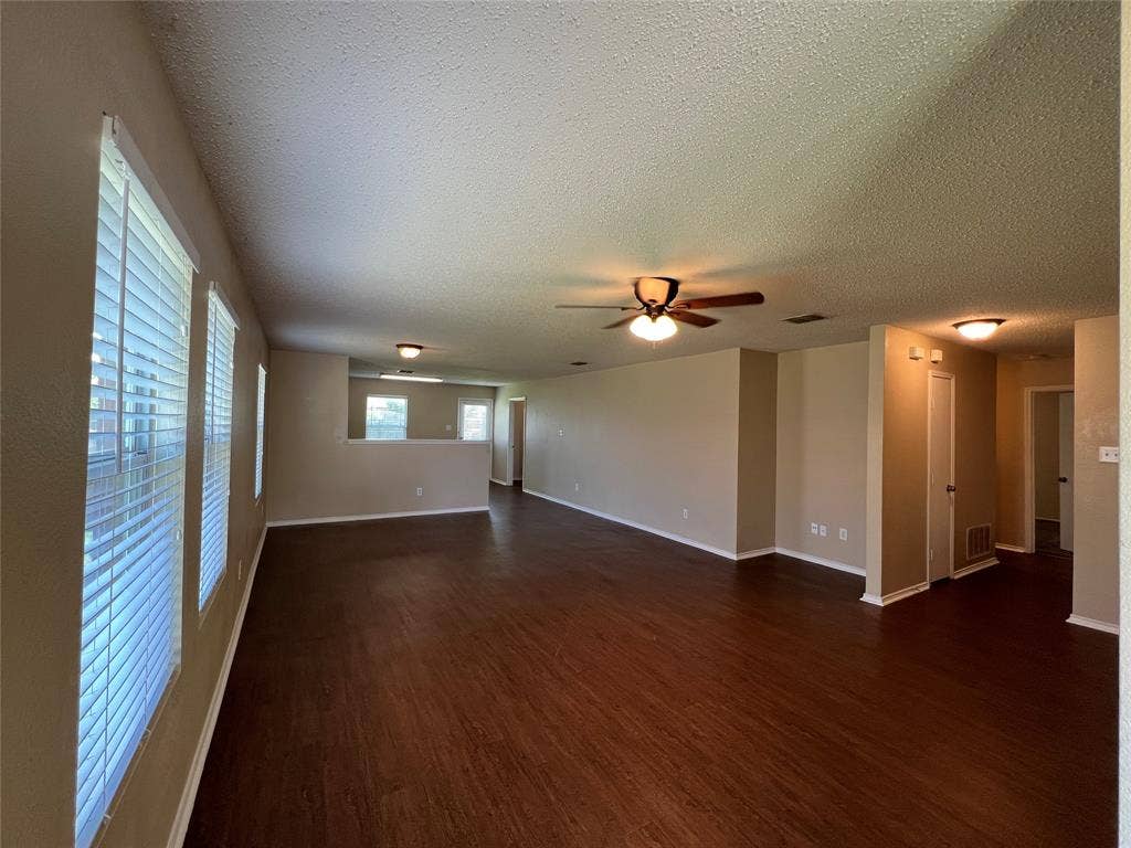 4888 Parkview Hills Lane, Fort Worth, TX 76179