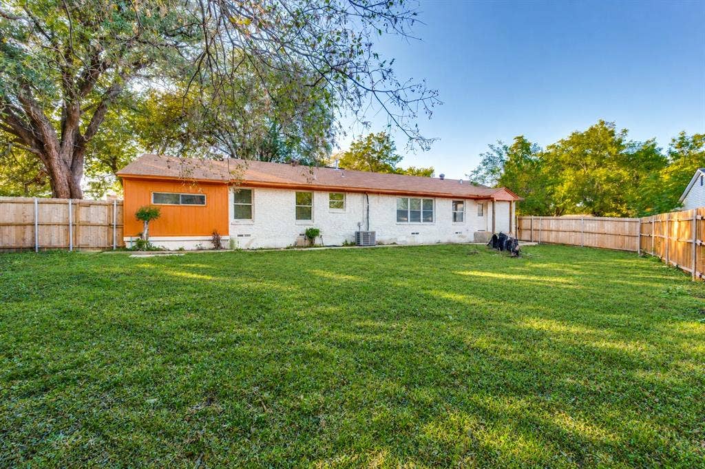 2626 Crest Avenue, Dallas, TX 75216