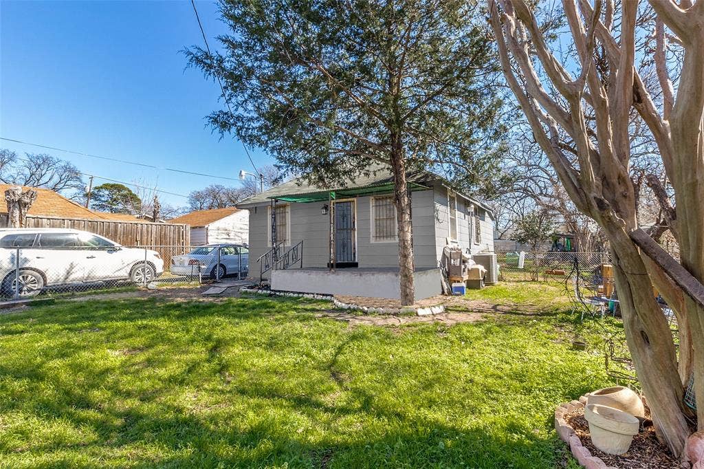 2252 Mail Avenue, Dallas, TX 75235