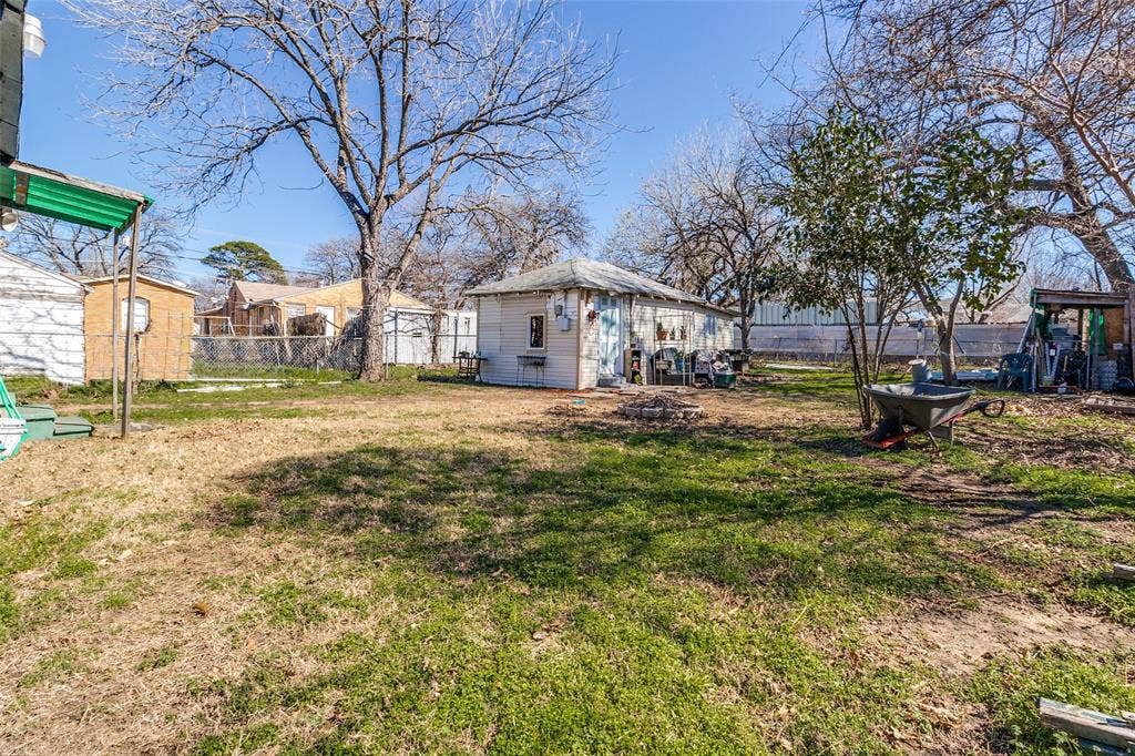 2252 Mail Avenue, Dallas, TX 75235
