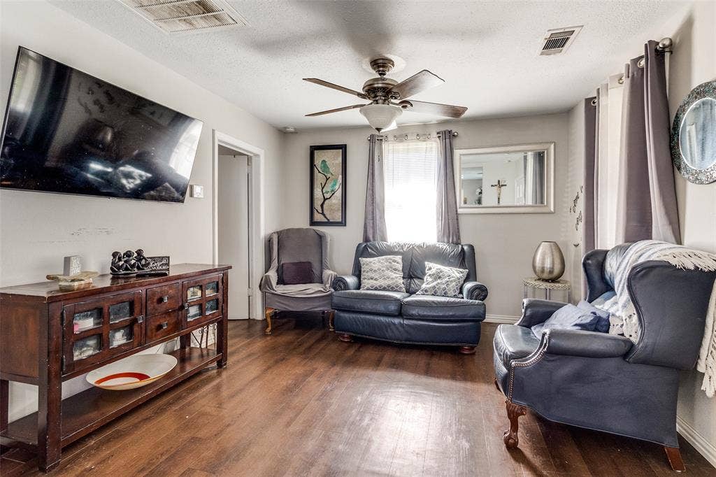 2252 Mail Avenue, Dallas, TX 75235