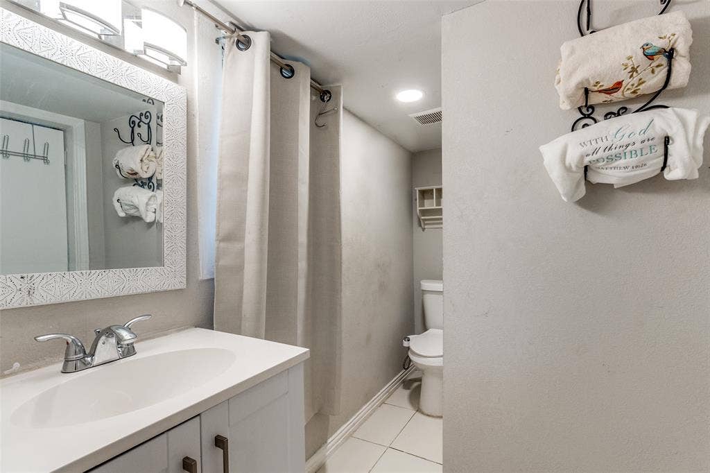 2252 Mail Avenue, Dallas, TX 75235