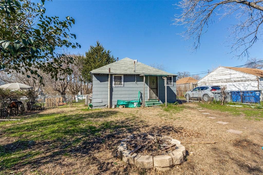 2252 Mail Avenue, Dallas, TX 75235